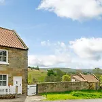 1 Bed In Whitby Oc-56590 *