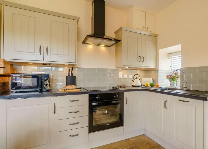 1 Bed In Whitby Oc-56590 *